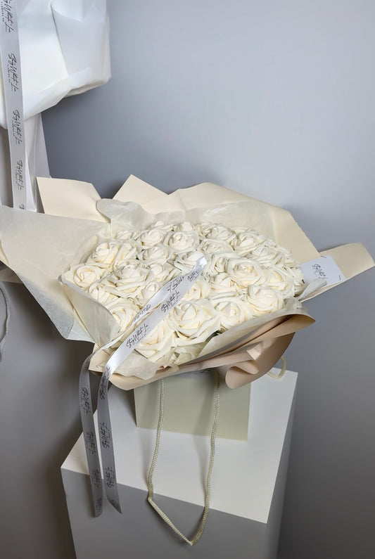 30 White Mini Foam Rosa